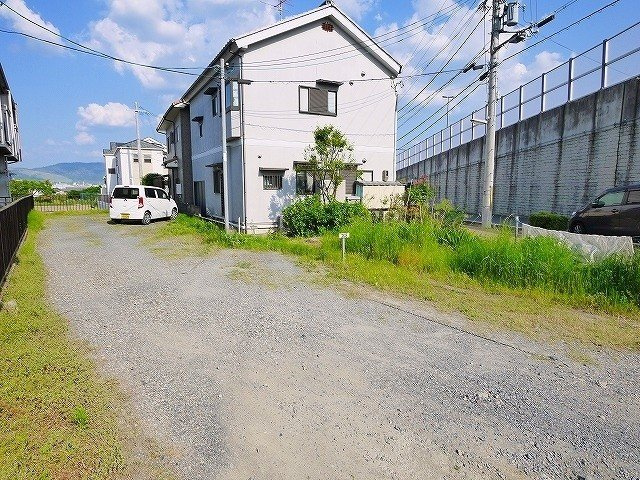 ニューハイツ東中の駐車場|駐車場があるので、車を買う予定の方も安心です
