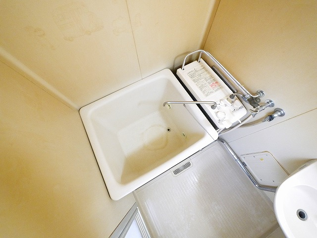 ニューハイツ東中の浴室|きれいなお風呂です