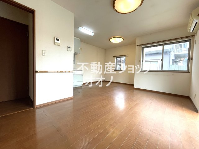 【居間・リビング】 | 加須市久下5丁目　中古戸建