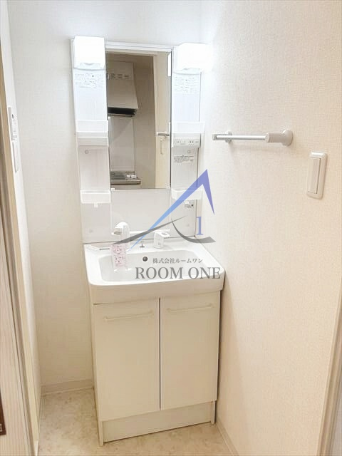 第二マンション安井の洗面所|独立洗面台です。