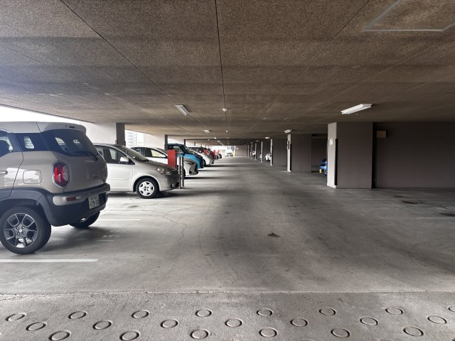 リベール明石江井ヶ島Ⅰ番館の駐車場
