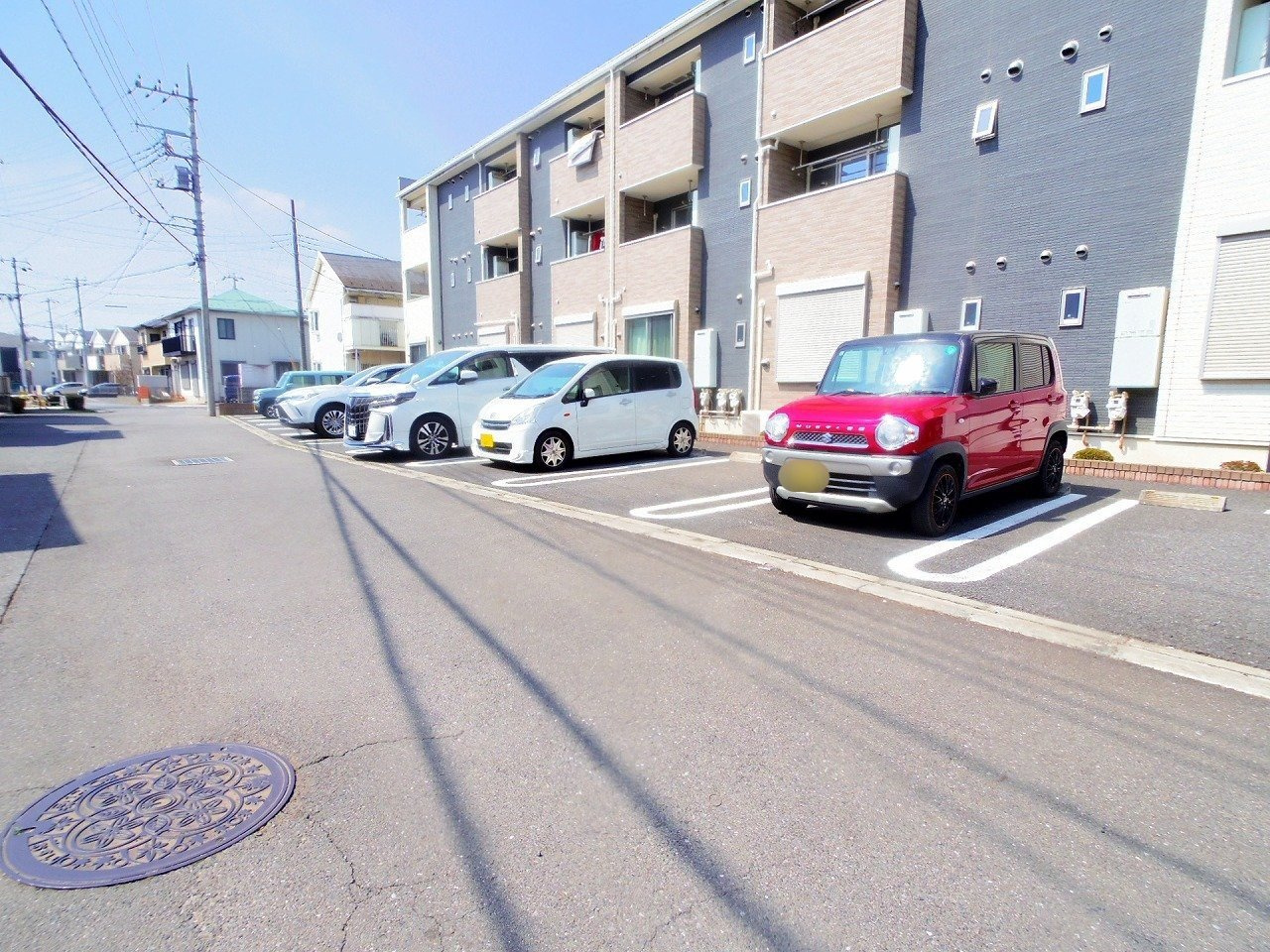 サン　ブリーゼの駐車場