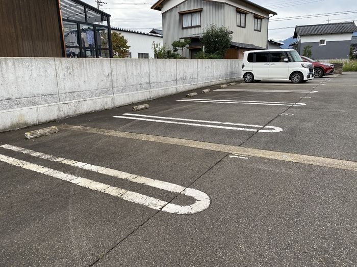 セレーヌスの駐車場