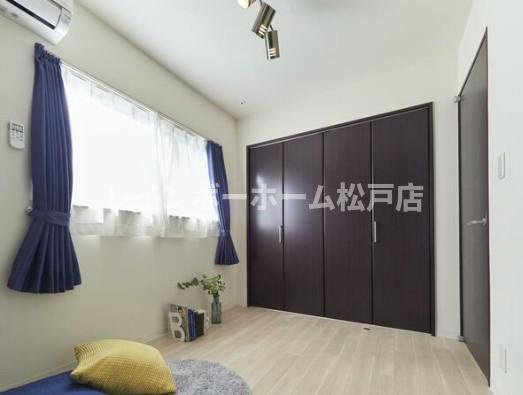 鎌ケ谷市道野辺本町１丁目のアパートの内装|落ち着いた色調の洋室です