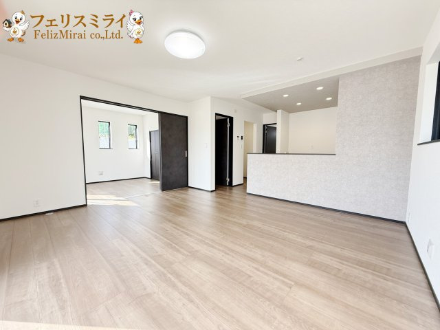 全１１１棟　北須磨タウン　I-４号棟の居間・リビング|◎本日ご見学可能です♪
◎当社限定！ご成約特典キャンペーン実施中♪
◎住宅ローンに自信有♪
◎地元スタッフが対応致します♪