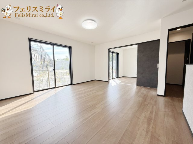 全１１１棟　北須磨タウン　I-４号棟の居間・リビング|◎本日ご見学可能です♪
◎当社限定！ご成約特典キャンペーン実施中♪
◎住宅ローンに自信有♪
◎地元スタッフが対応致します♪