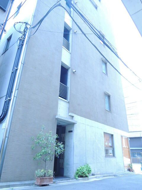 華姿ビルの外観