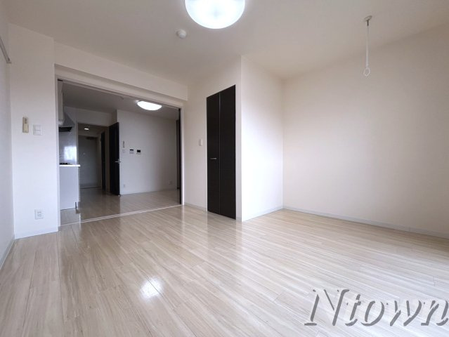 【その他】 | メイベニール | スタンダードな洋室です