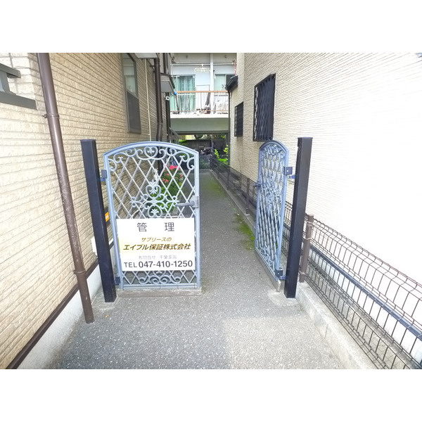 エスカーラ真間のエントランス