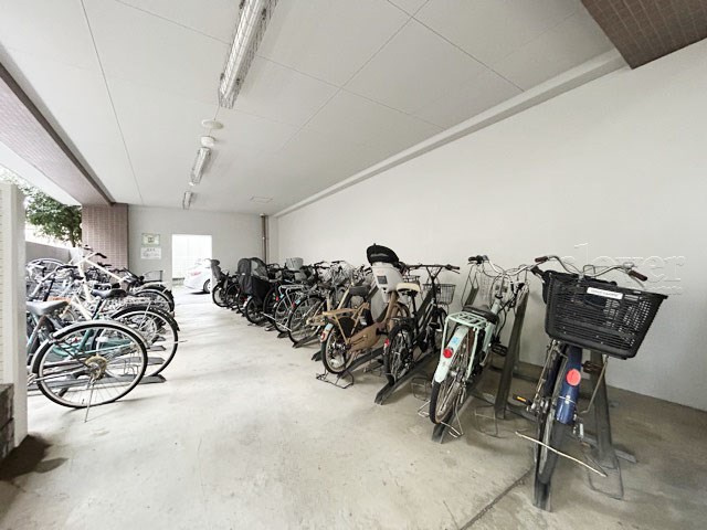 【駐輪場】 | 日神パレステージ西巣鴨 | 自転車置き場。マンションの共用部にあたります。空きの有無や駐輪料金、各戸の台数制限などについては、改めてお問い合わせください。～即日のご見学可能～　お問合せはお気軽にどうぞ。