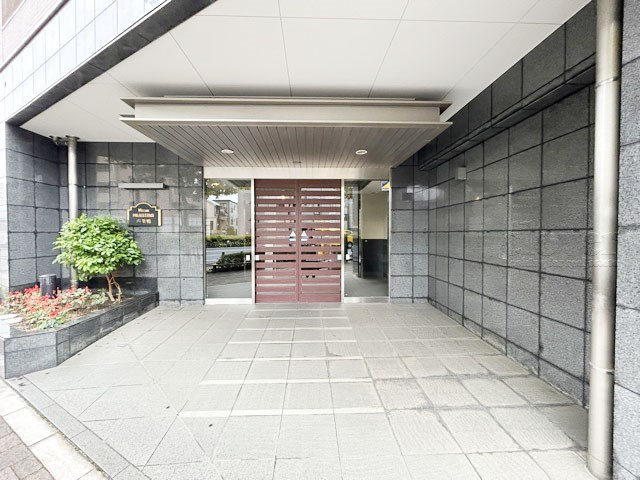 【エントランス】 | 日神パレステージ西巣鴨 | オートロックを備えた、マンションのエントランス。やはりセキュリティの観点は欠かすことができません。皆様を“安全”に送り出し、出迎えてくれます。～即日のご見学可能～　お問合せはお気軽にどうぞ。