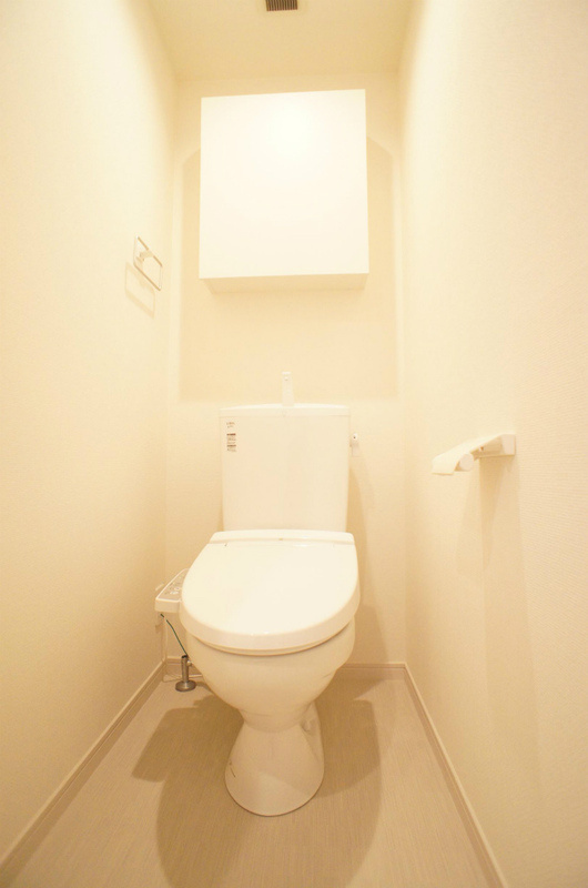 茅ヶ崎市東海岸北３丁目の賃貸マンションのトイレ|清潔感のあるトイレです