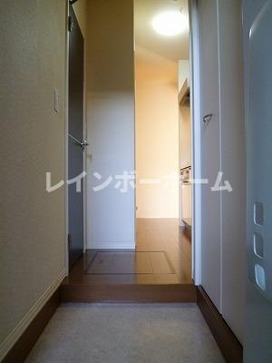 アベリアエステートの玄関