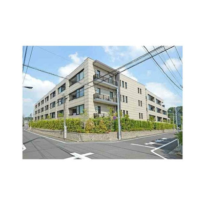 【外観】 | ヴィークステージ練馬豊玉　桜HOUSE | 鉄筋コンクリート造のがっちりとした建物。