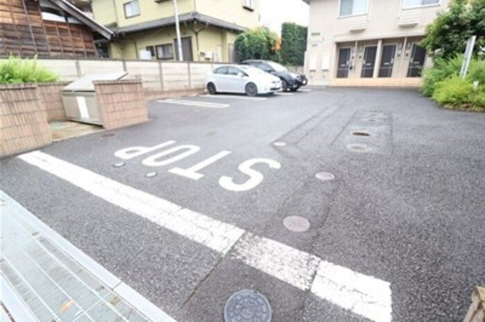 ストラール　Ａの駐車場