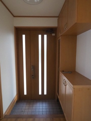【玄関】 | 中古戸建　小倉寺稲荷田 | ★内覧予約でブランド米2kg★
