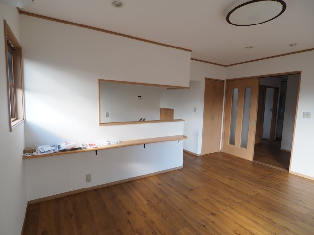 【居間・リビング】 | 中古戸建　小倉寺稲荷田 | ★内覧予約でブランド米2kg★
