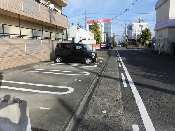 マルシェ・コーネン(プラン利用可)の駐車場
