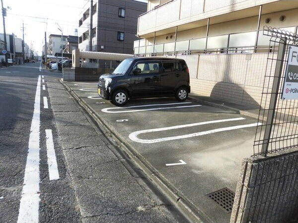 マルシェ・コーネン(プラン利用可)の駐車場
