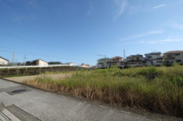 高知市一宮中町2丁目　建築条件付き　売土地　①　【全33区画】の前面道路含む現地写真|【二方（除角地）】北　幅：4.9ｍ　公道　接面：10ｍ：／南　幅：4.9ｍ　公道　接面：10ｍ　　
