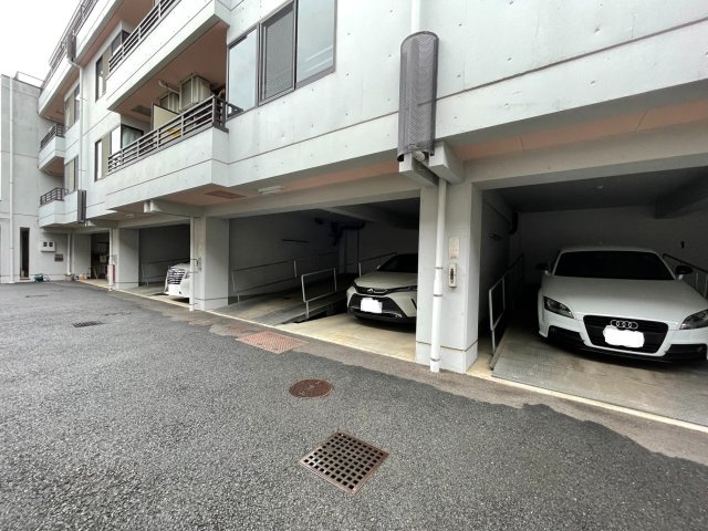 グランドリドの駐車場
