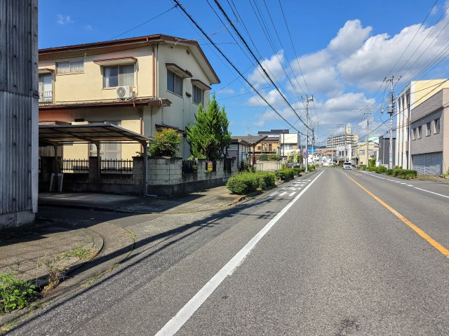 足利市伊勢町４丁目の売地の前面道路含む現地写真
