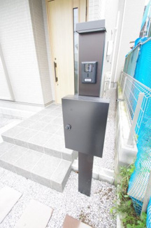 【外観：施工例】 | 【仲介手数料無料！！】日野市万願寺6丁目　新築戸建て（全１棟）1号棟　6999万円 | 郵便受けポスト