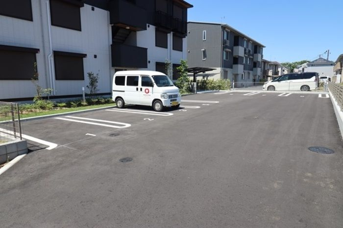 フェリシアの駐車場