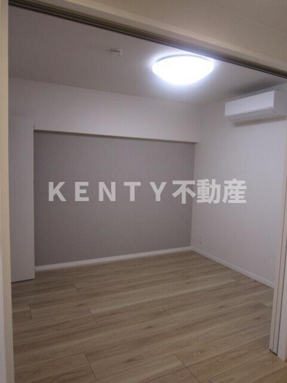 【寝室】 | 大森海岸ハウス | 落ち着いた色調の寝室です