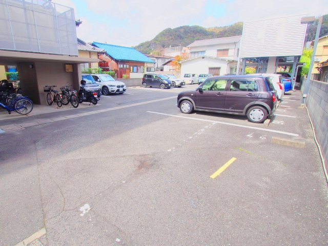 マルベリーヒルズの駐車場