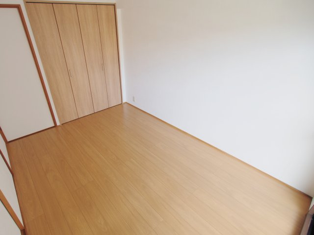 マルベリーヒルズの洋室