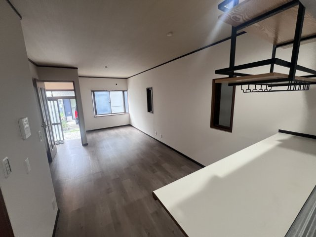 野田町8丁目貸家の居間・リビング