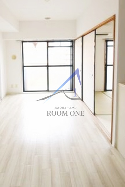 マンション白陽の居間・リビング|洋室のお部屋です。