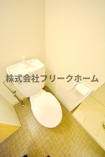 武蔵野市境南町２丁目の賃貸マンションのトイレ
