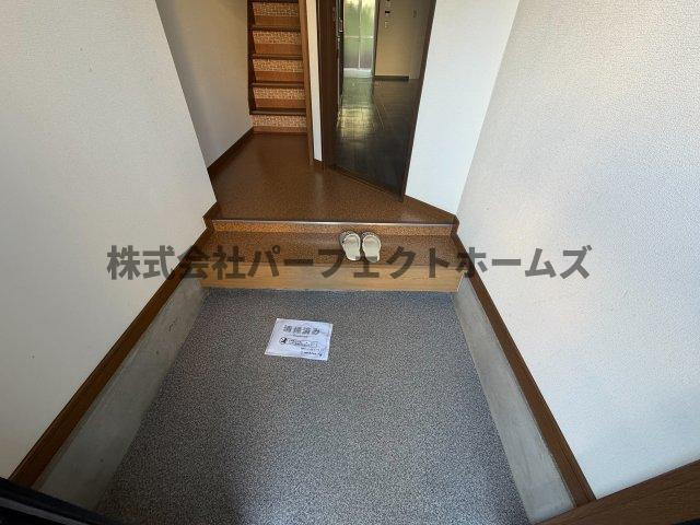 招提南町テラスハウスの玄関|落ち着いた玄関です