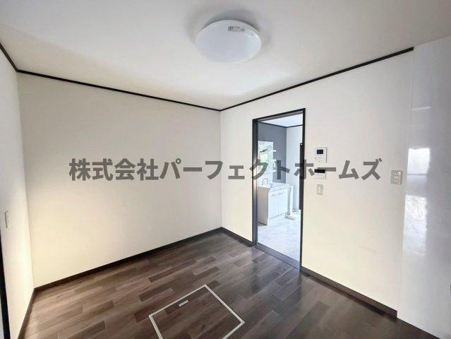 招提南町テラスハウスの洋室|ゆったりした洋室です