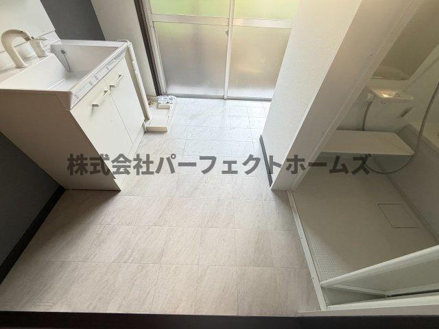 招提南町テラスハウスの洗面所|コンパクトで使いやすい洗面所