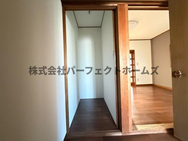 招提南町テラスハウスの内装|明るい室内です