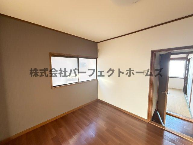 招提南町テラスハウスの洋室|個人の部屋や寝室として使える洋室です
