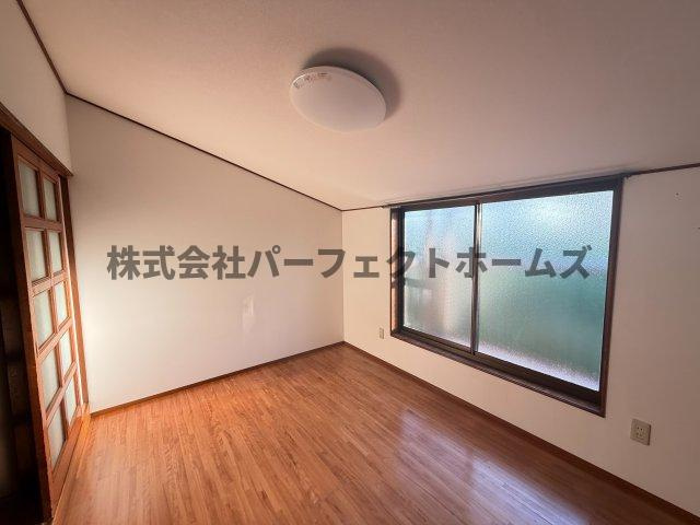 招提南町テラスハウスの洋室|広々とした洋室です