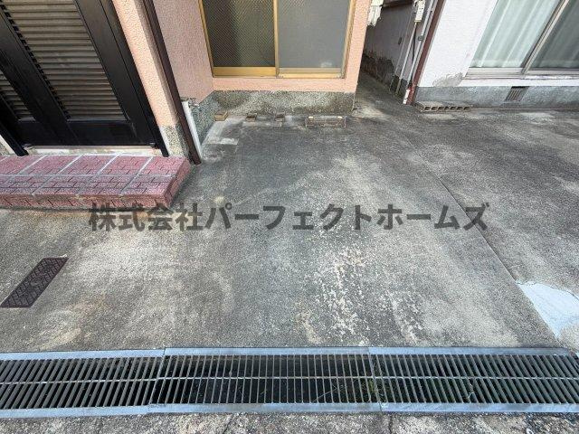 招提南町テラスハウスの駐車場|駐車場があります
