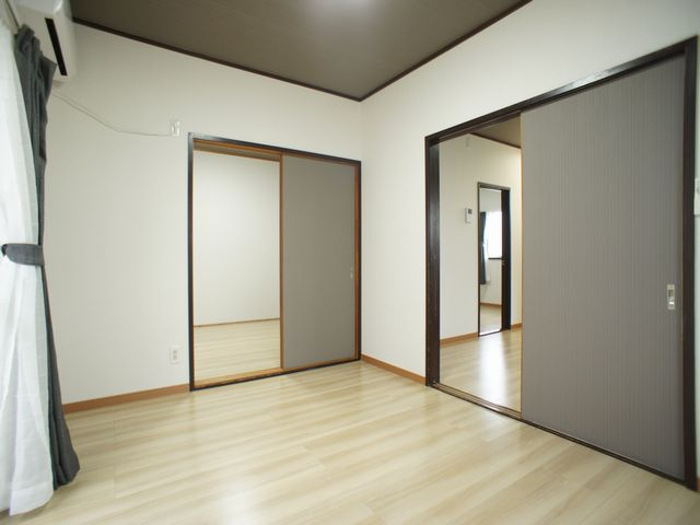 【子供部屋】 | アーバンハイツ | お部屋がスッキリ！エアコン付きです♪