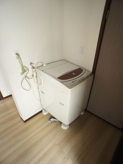 【設備】 | アーバンハイツ | 洗濯機が付いています。