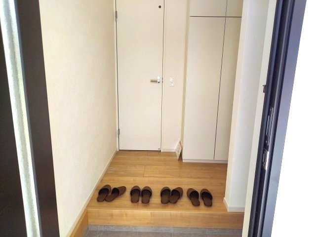 宝塚市売布1丁目新築一戸建の玄関