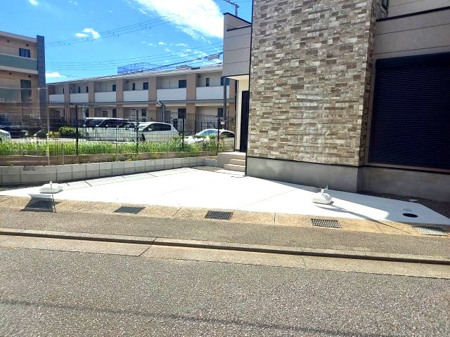 宝塚市売布1丁目新築一戸建の駐車場