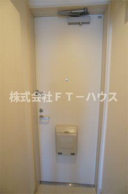 グレイス本八幡の玄関