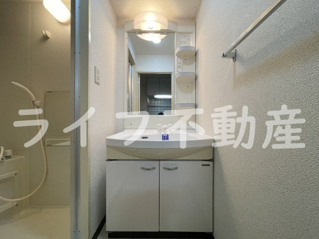 フィオレ源氏ヶ丘の独立洗面台|独立洗面台、朝の身支度には欠かせません