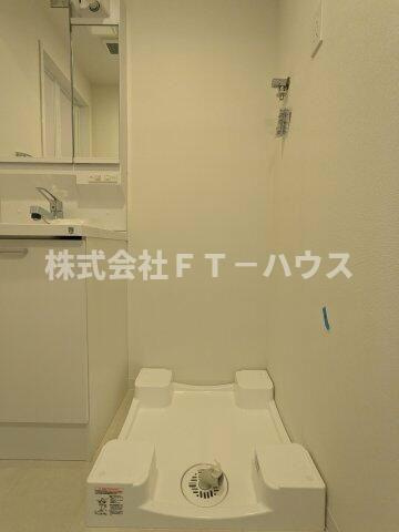 ケイディーエックスレジデンス原木中山の洗面所