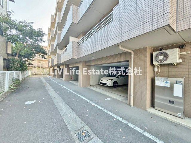 コンフォート栗原の駐車場