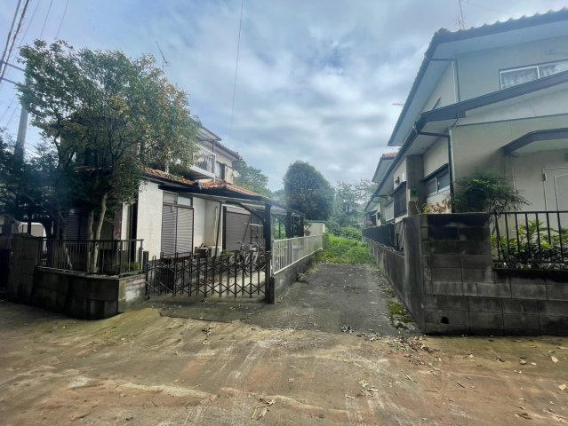 -三丁目不動産-　寄居町富田　売土地の前面道路含む現地写真